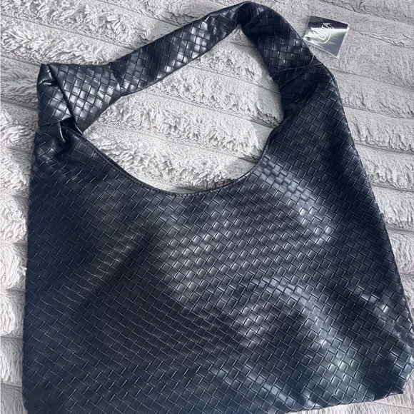 Black Woven Shoulder Bag - Picture 2 of 5